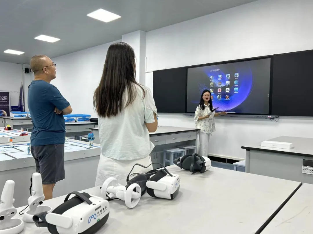科技助力教育，共筑元宇宙教育 | 中科雷慕科技帮扶紫阳中学共建德育展示室